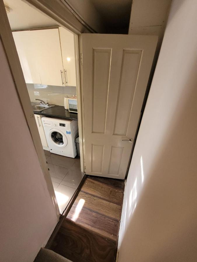 43 Kimberly Road Apartment Лондон Экстерьер фото