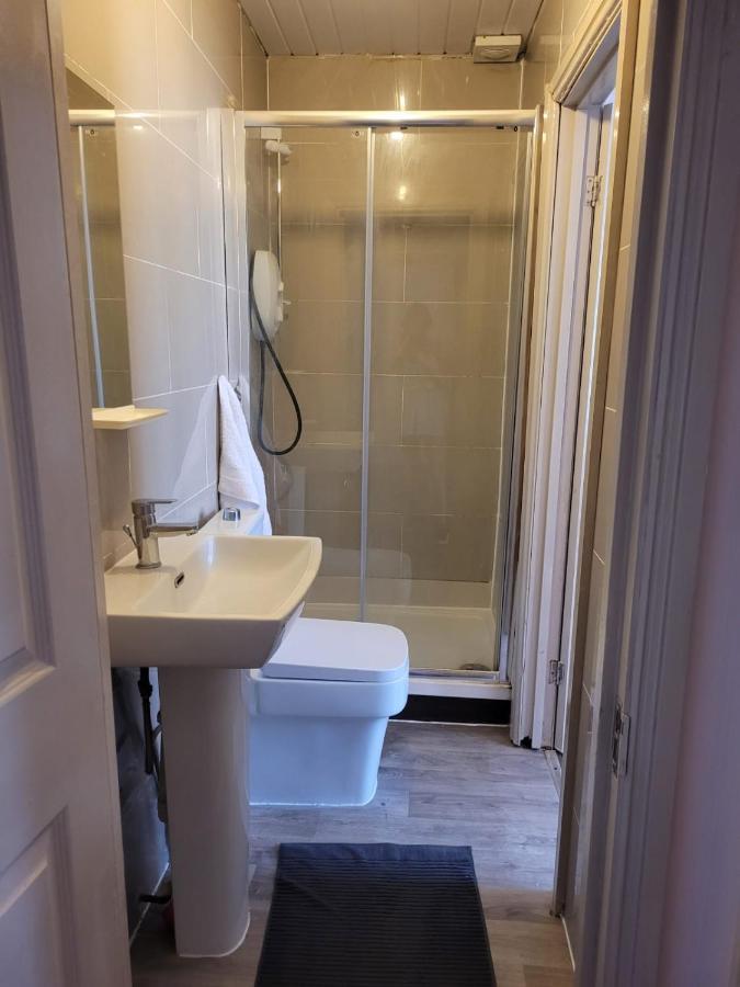 43 Kimberly Road Apartment Лондон Экстерьер фото