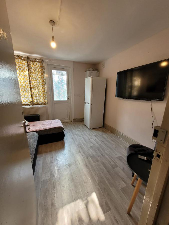 43 Kimberly Road Apartment Лондон Экстерьер фото