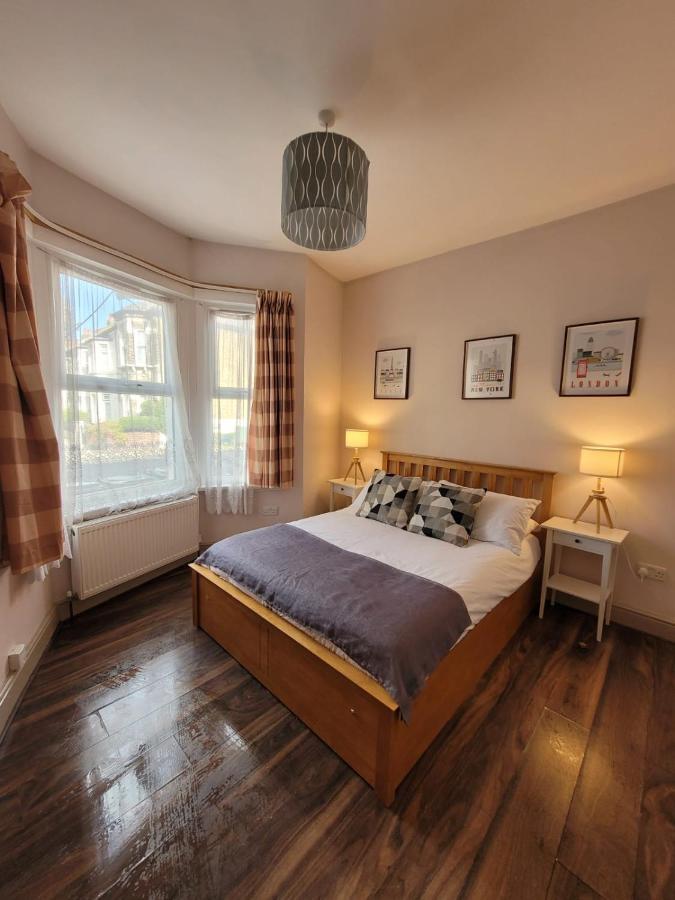43 Kimberly Road Apartment Лондон Экстерьер фото