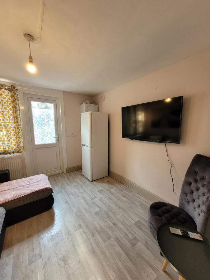 43 Kimberly Road Apartment Лондон Экстерьер фото