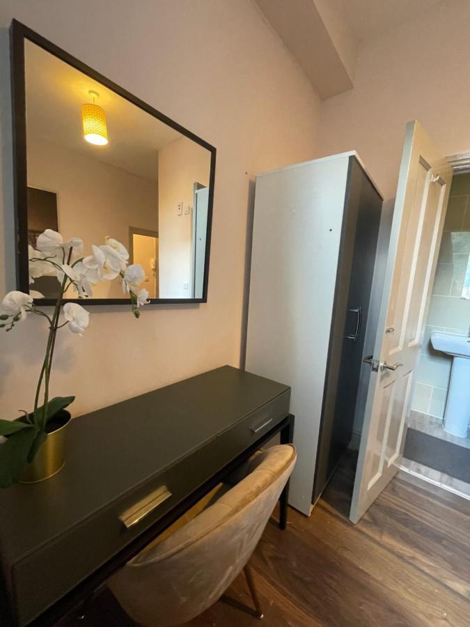43 Kimberly Road Apartment Лондон Экстерьер фото