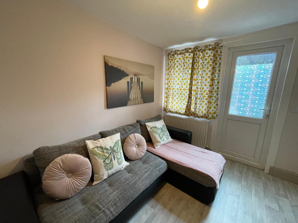 43 Kimberly Road Apartment Лондон Экстерьер фото